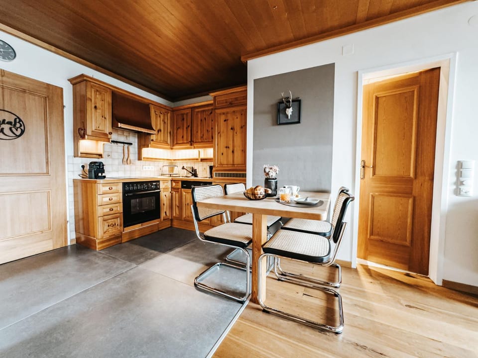 Kitchen or kitchenette, Living room, Seating area, Dining area, oven, stove
