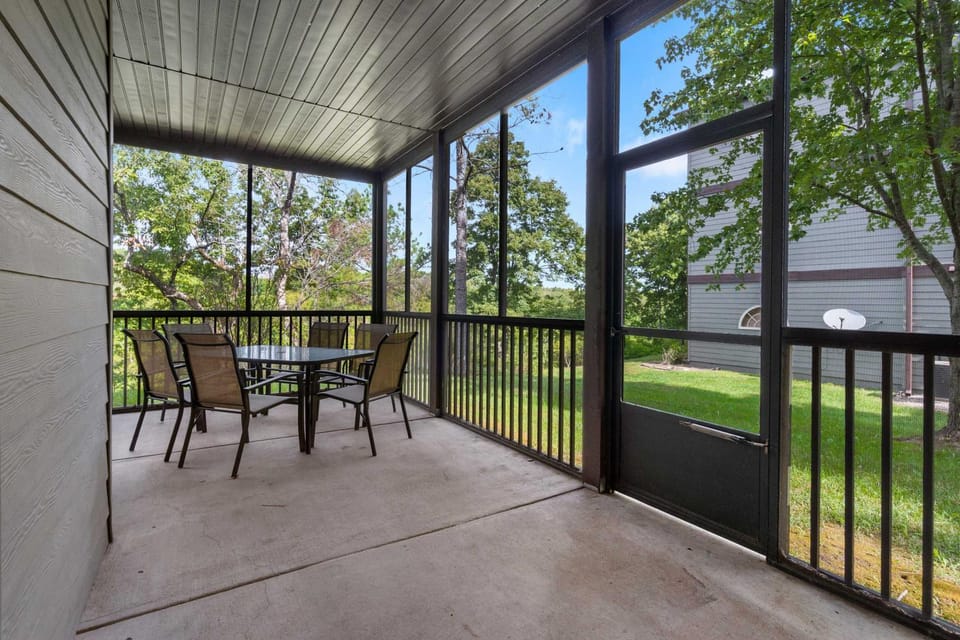 Stonebridge Hideaway - For 6 House in Table Rock Lake