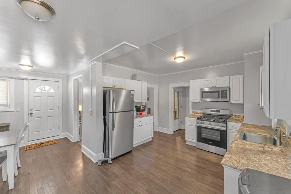 The Main Lineup 2 - All Star Baseball Rentals Apartment in Oneonta