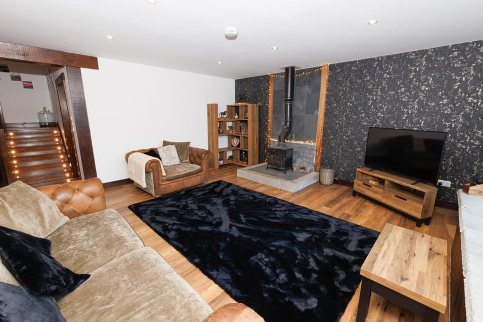 Communal lounge/ TV room, Living room, Seating area