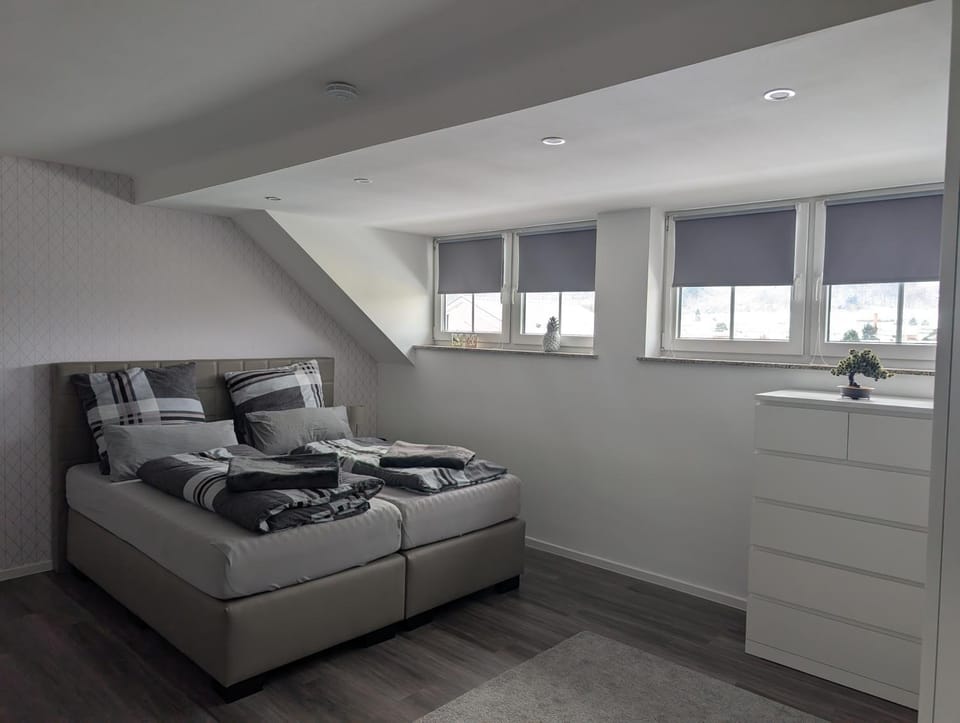 Photo of the whole room, Bedroom