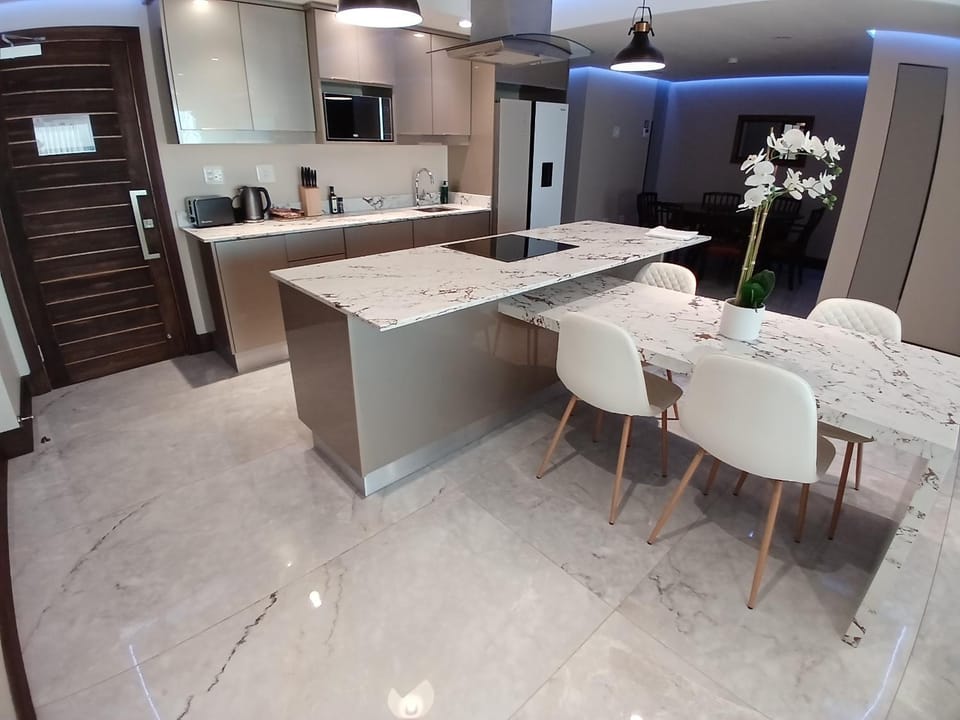 Sleek 3BD Ocean-View Apartment Umhlanga Ridgeside Apartment in Umhlanga