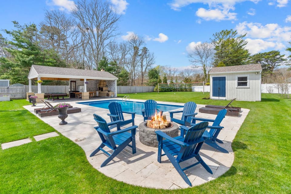 Family Retreat hot tub Firepit Beach nearby House in Centerville