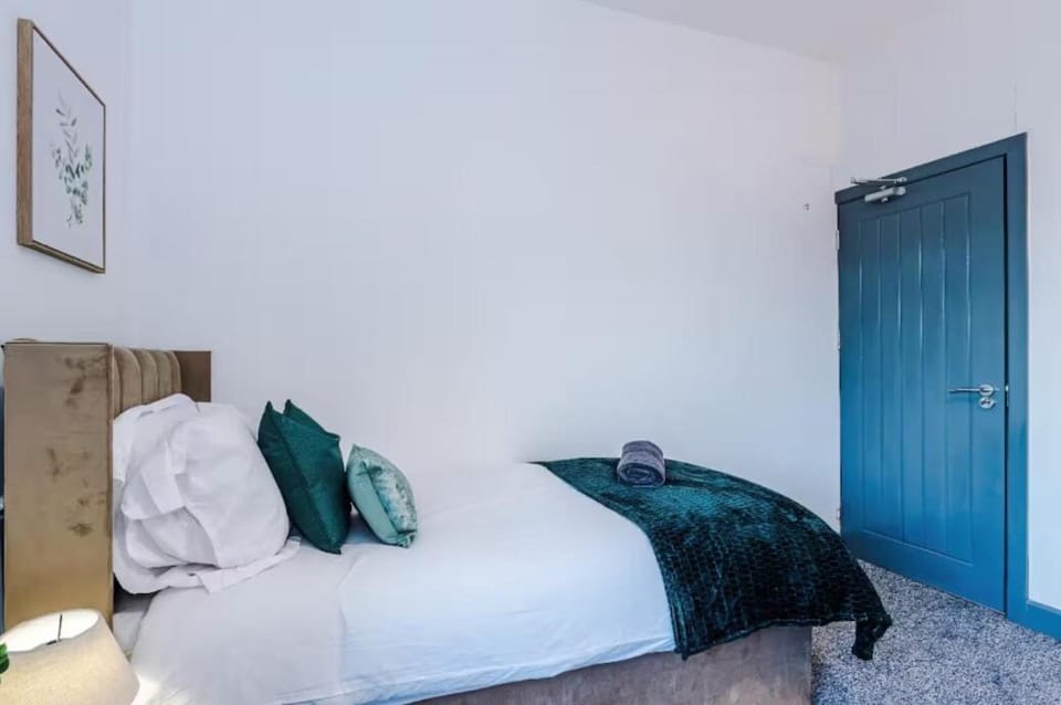 Three Bedroom House in Wigan - Perfect for family! Apartment in Wigan