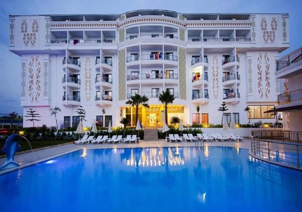Property building, Pool view, Swimming pool, sunbed