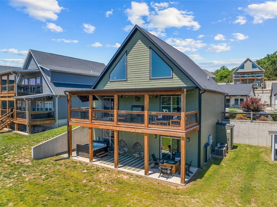 Green Wood Getaway - for 18 House in Ridgedale