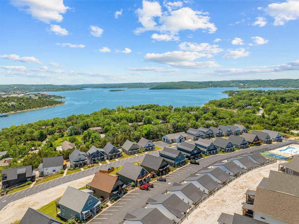 Green Wood Getaway - for 18 House in Ridgedale
