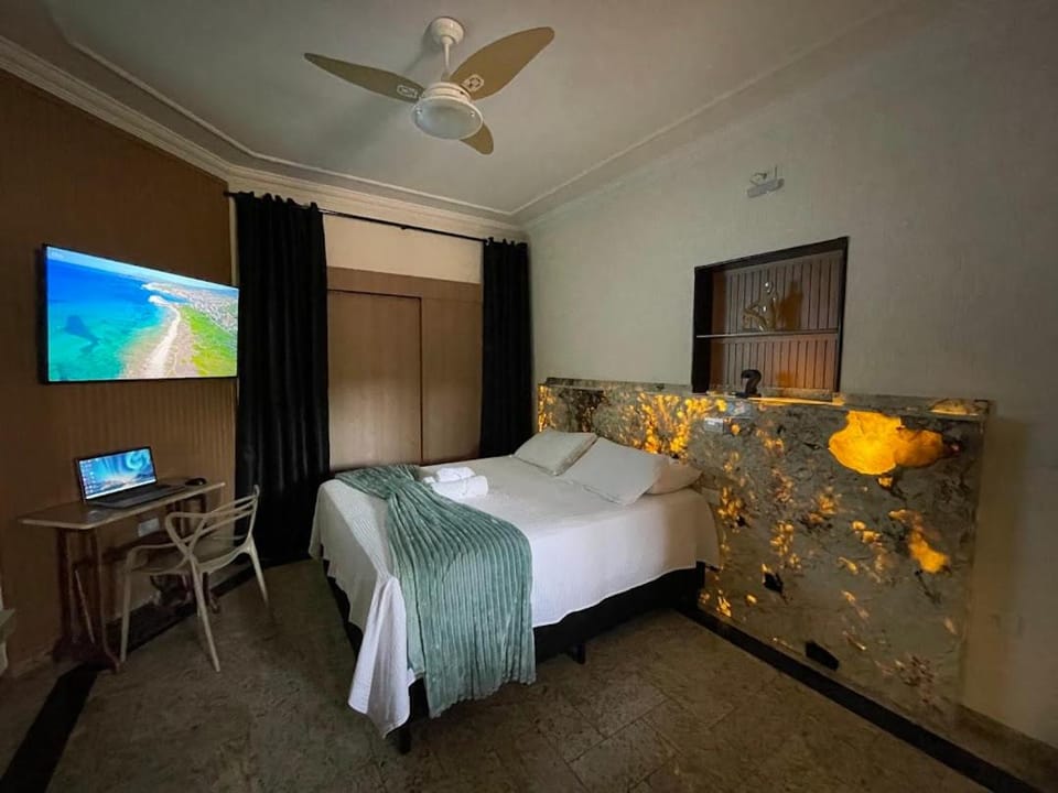 Bed, TV and multimedia, Photo of the whole room