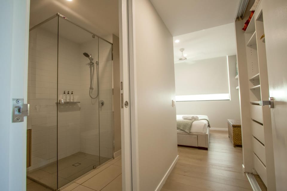 Stylish 2BDR Nundah Stay with Golden Sunsets Apartment in Brisbane