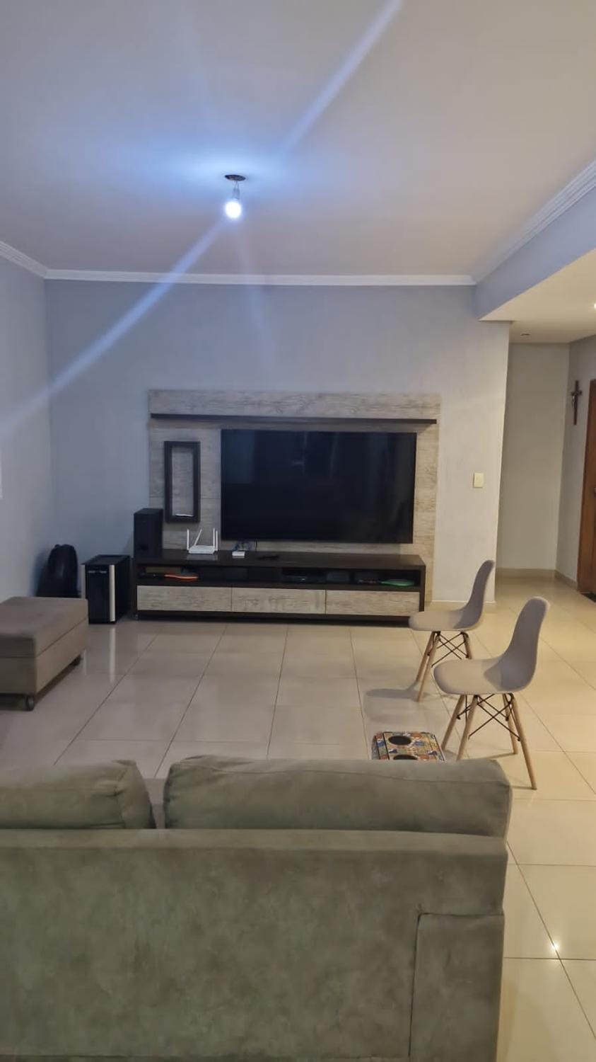 Casa da Rosa House in Goiania