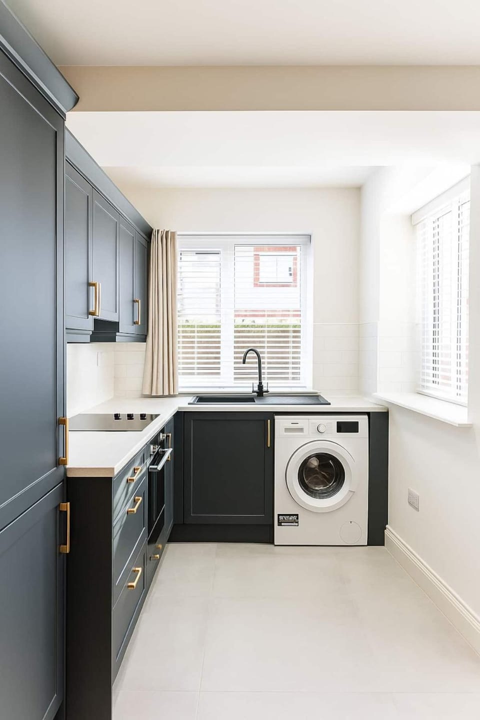 Kitchen or kitchenette, washing machine, dryer