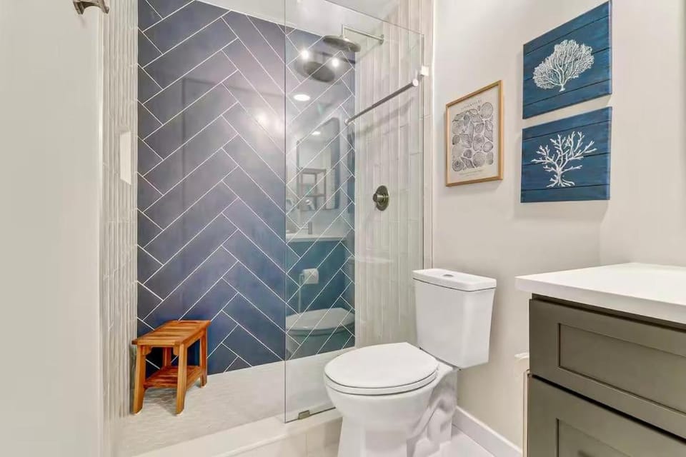 Shower, Toilet, Bathroom