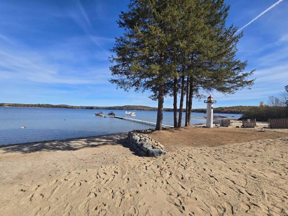 Chalet du Manoir-Bord de l'eau-Plage Chalet in Lac Simon