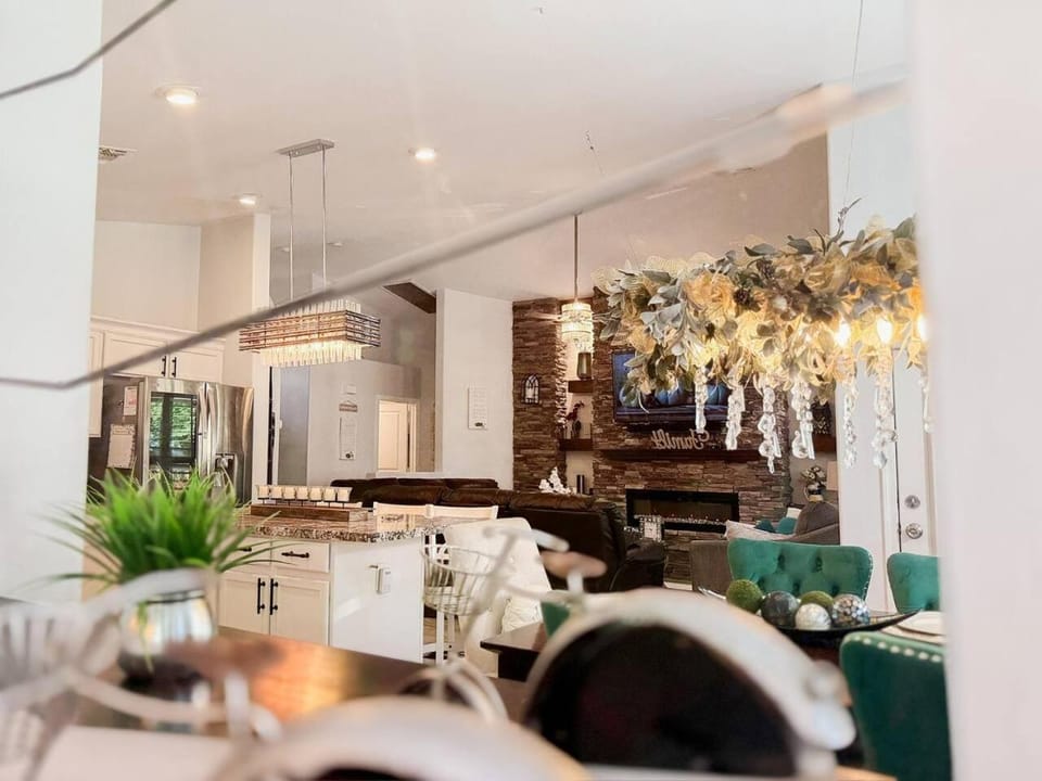 Civic Centre, Resort Oasis, Open Kitchen & Priv Entry House in Gilbert