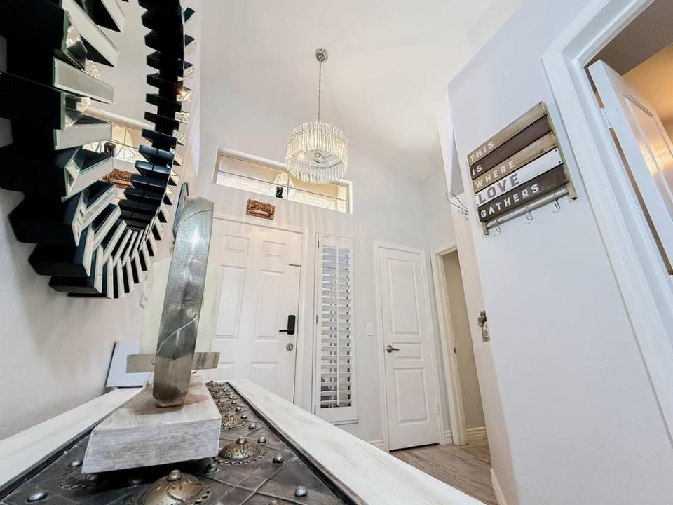 Civic Centre, Resort Oasis, Open Kitchen & Priv Entry House in Gilbert