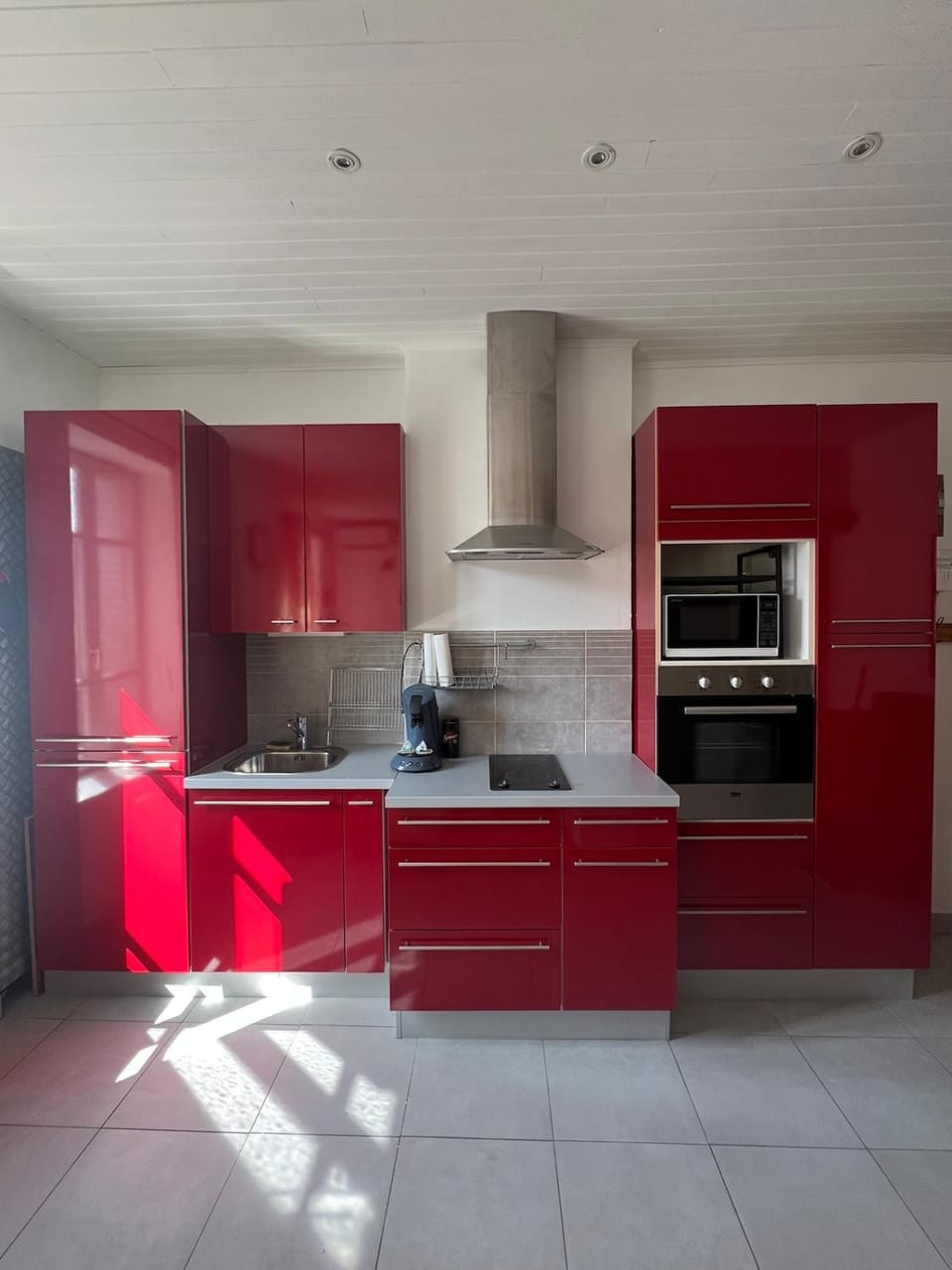 Kitchen or kitchenette, oven, toaster