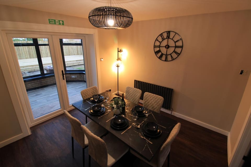 Edinburgh West Luxury 5 Bedroom Home Apartment in Edinburgh