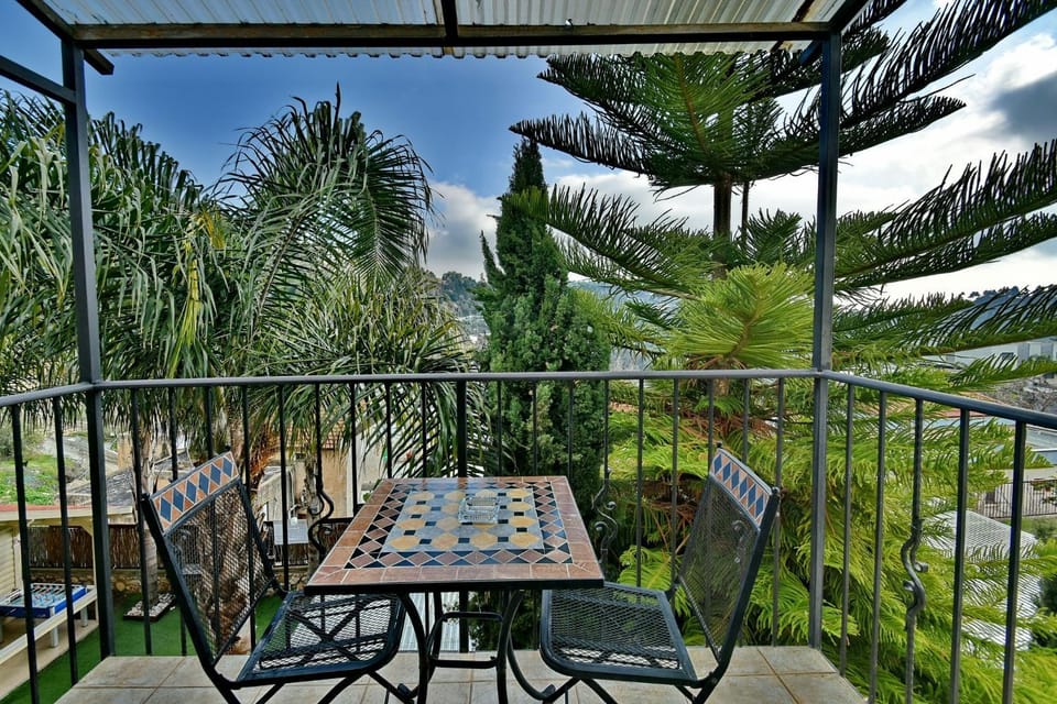 Patio, Spring, Day, Natural landscape, Garden, View (from property/room), Balcony/Terrace, Dining area, Garden view, Mountain view