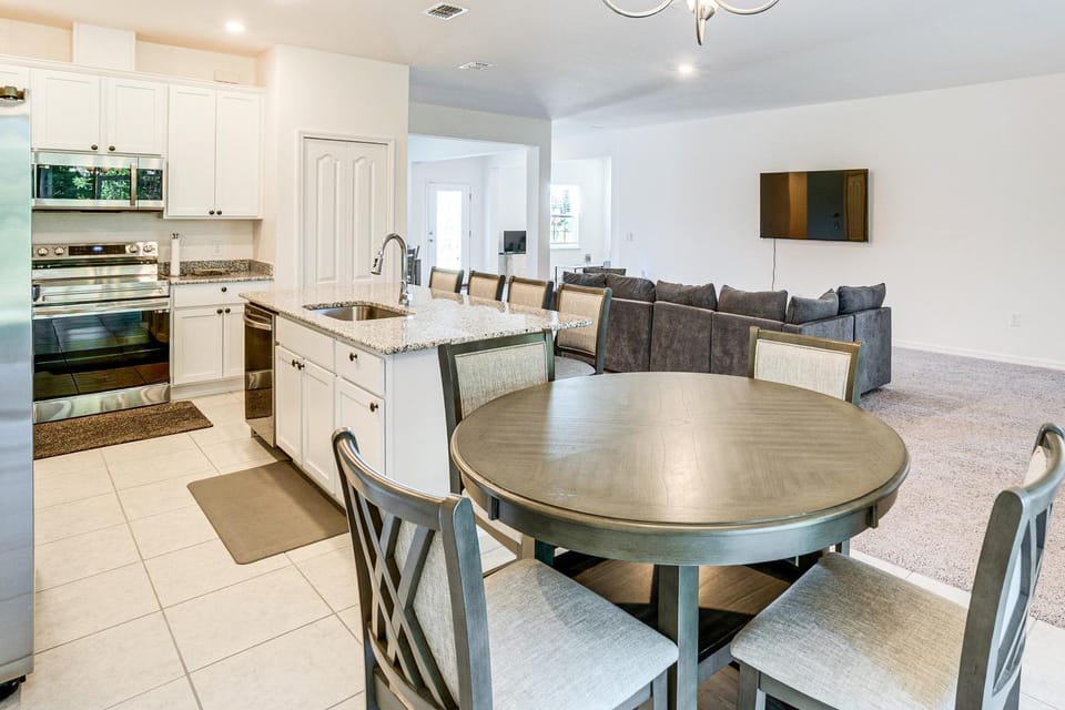 Family Home 7 Mi to Fort Charlotte Beach Park! House in North Port