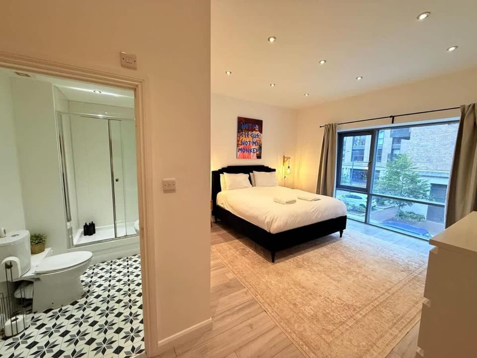 BIG FUN Flat in City Centre with Patio Apartment in Bristol