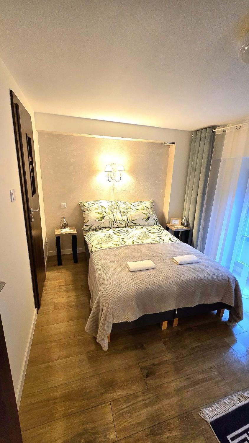 Bed, Seating area, Bedroom