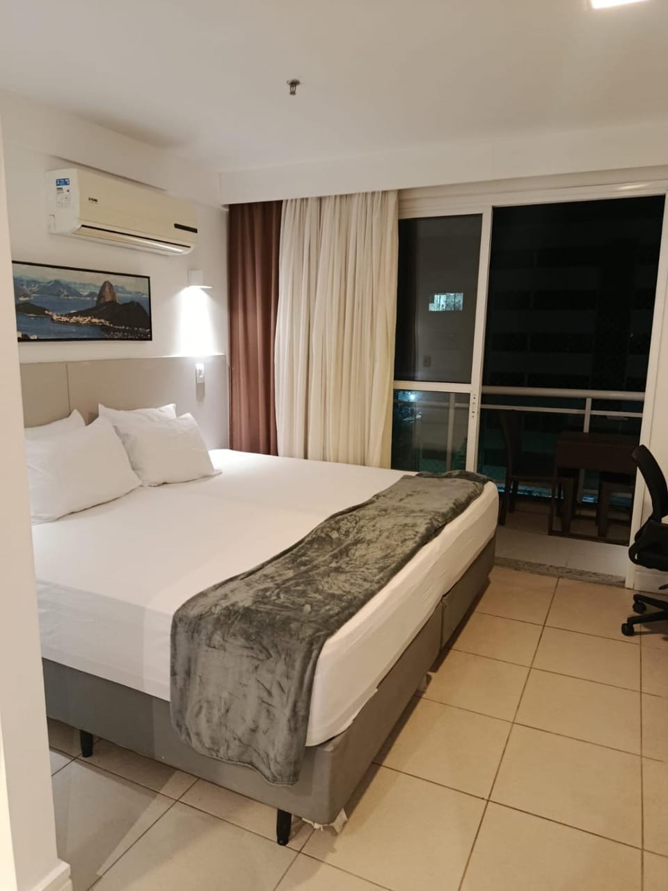 Bed, Photo of the whole room, Bedroom, air conditioner