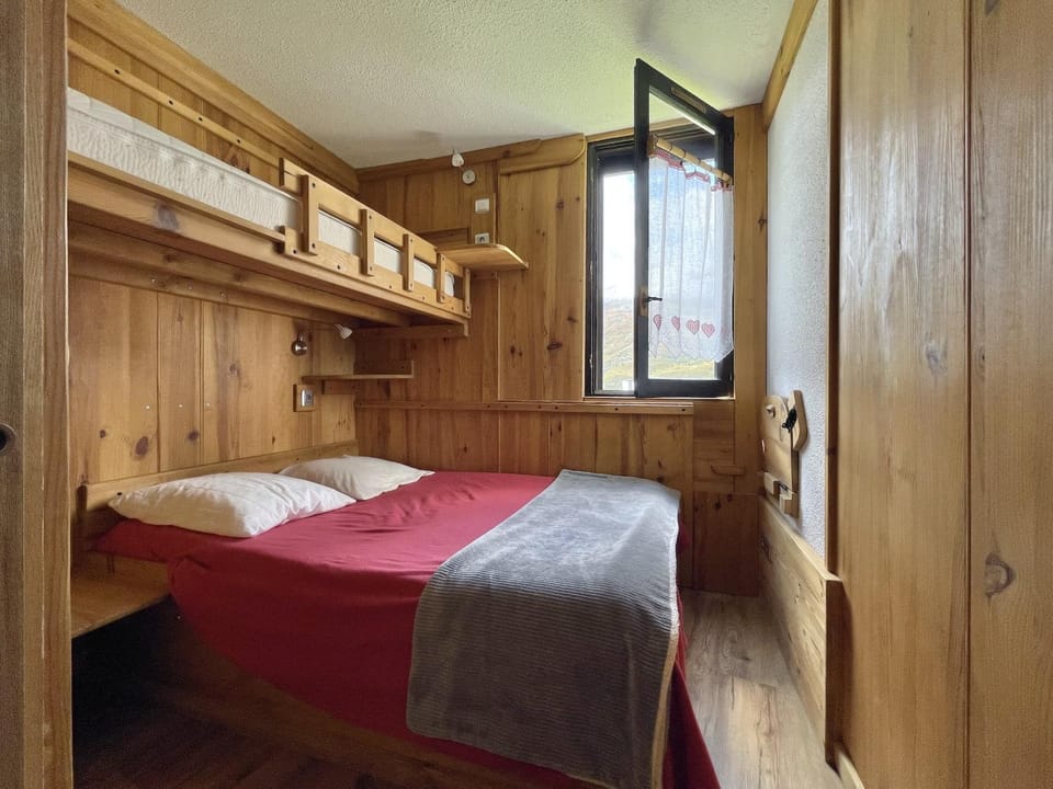 Bed, Photo of the whole room, Bedroom, bunk bed