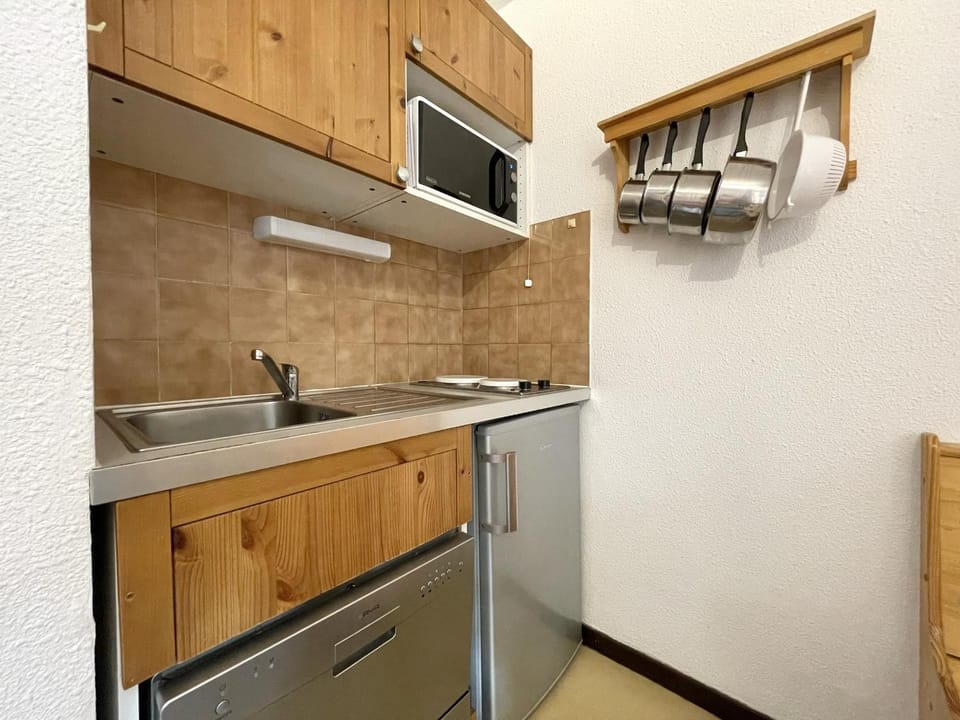 Kitchen or kitchenette, dishwasher, oven, stove