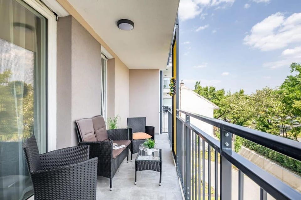 New central apartment with balcony Apartment in Budapest