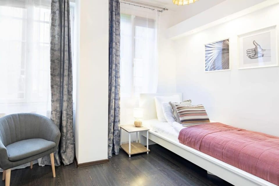 Central - Large - Balcony - Comfy - AC Apartment in Budapest