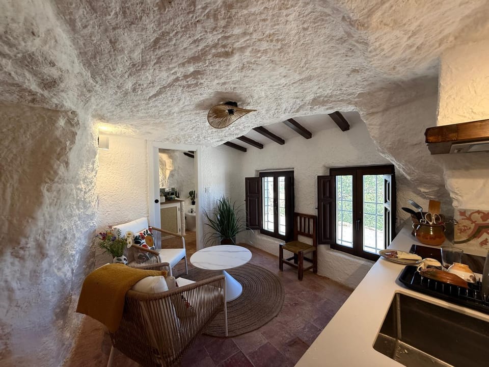 Kitchen or kitchenette, Seating area