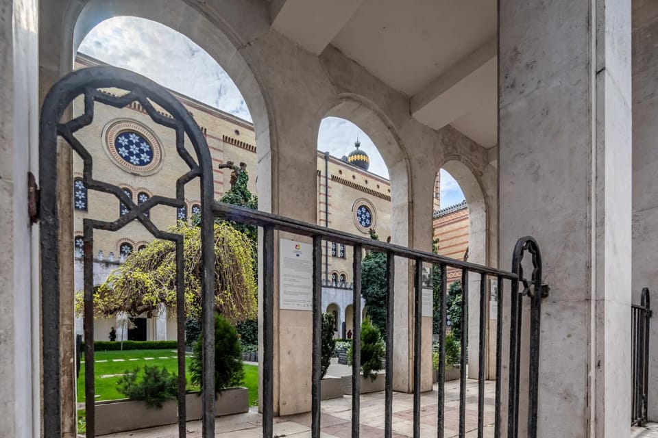 Ultra Central - Quiet Oasis by the Synagogue Apartment in Budapest