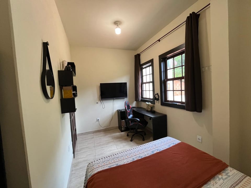 Bed, TV and multimedia, Photo of the whole room
