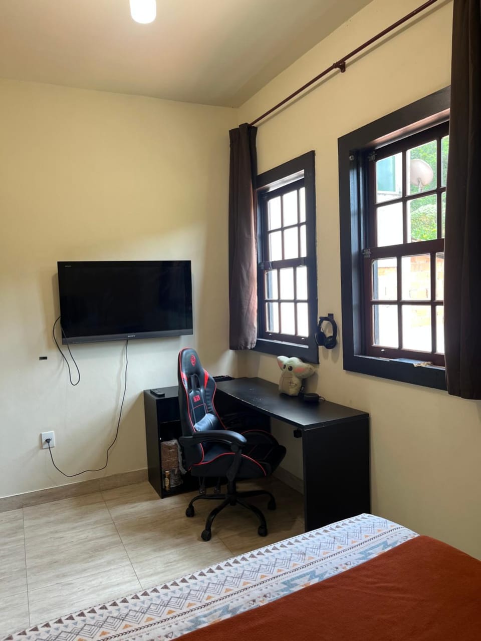 Bed, TV and multimedia, Photo of the whole room