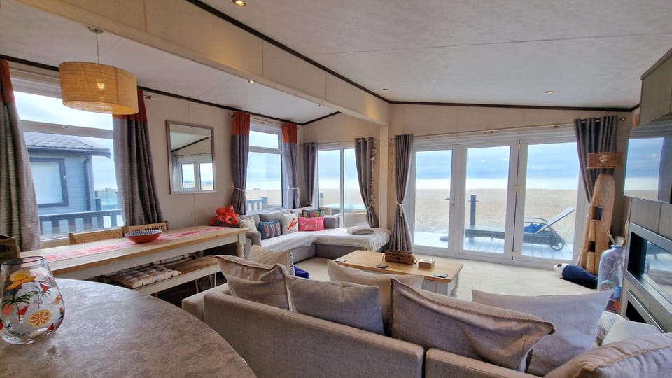 The lazy Lobster, Seafront Views, Selsey House in Selsey