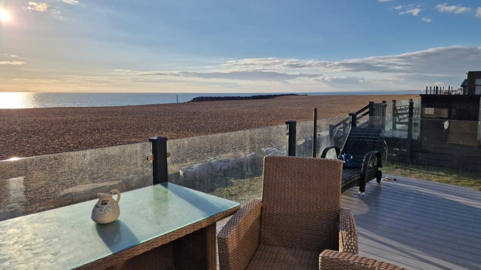 The lazy Lobster, Seafront Views, Selsey House in Selsey