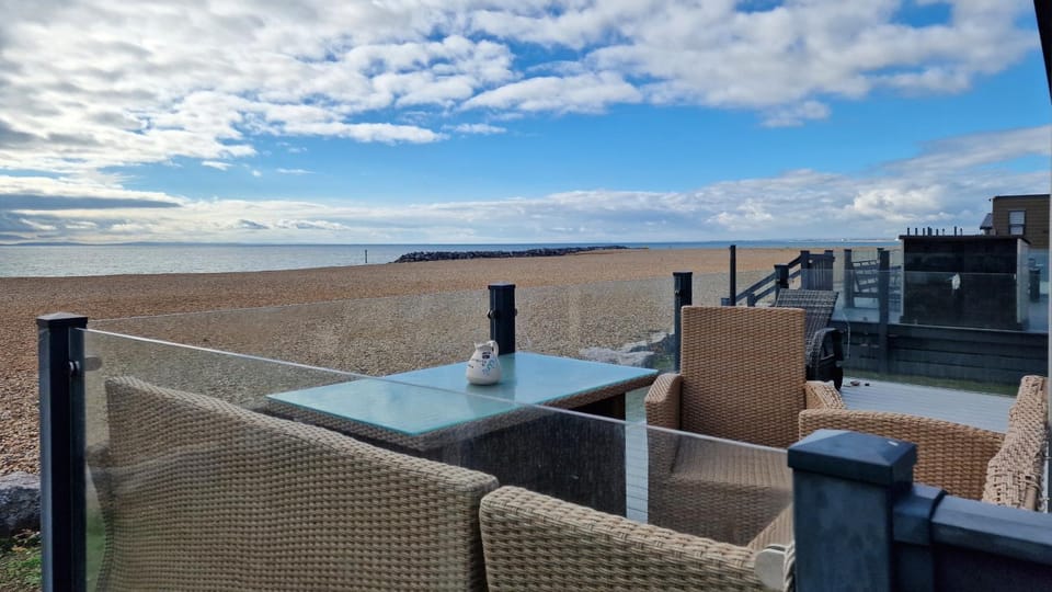 The lazy Lobster, Seafront Views, Selsey House in Selsey