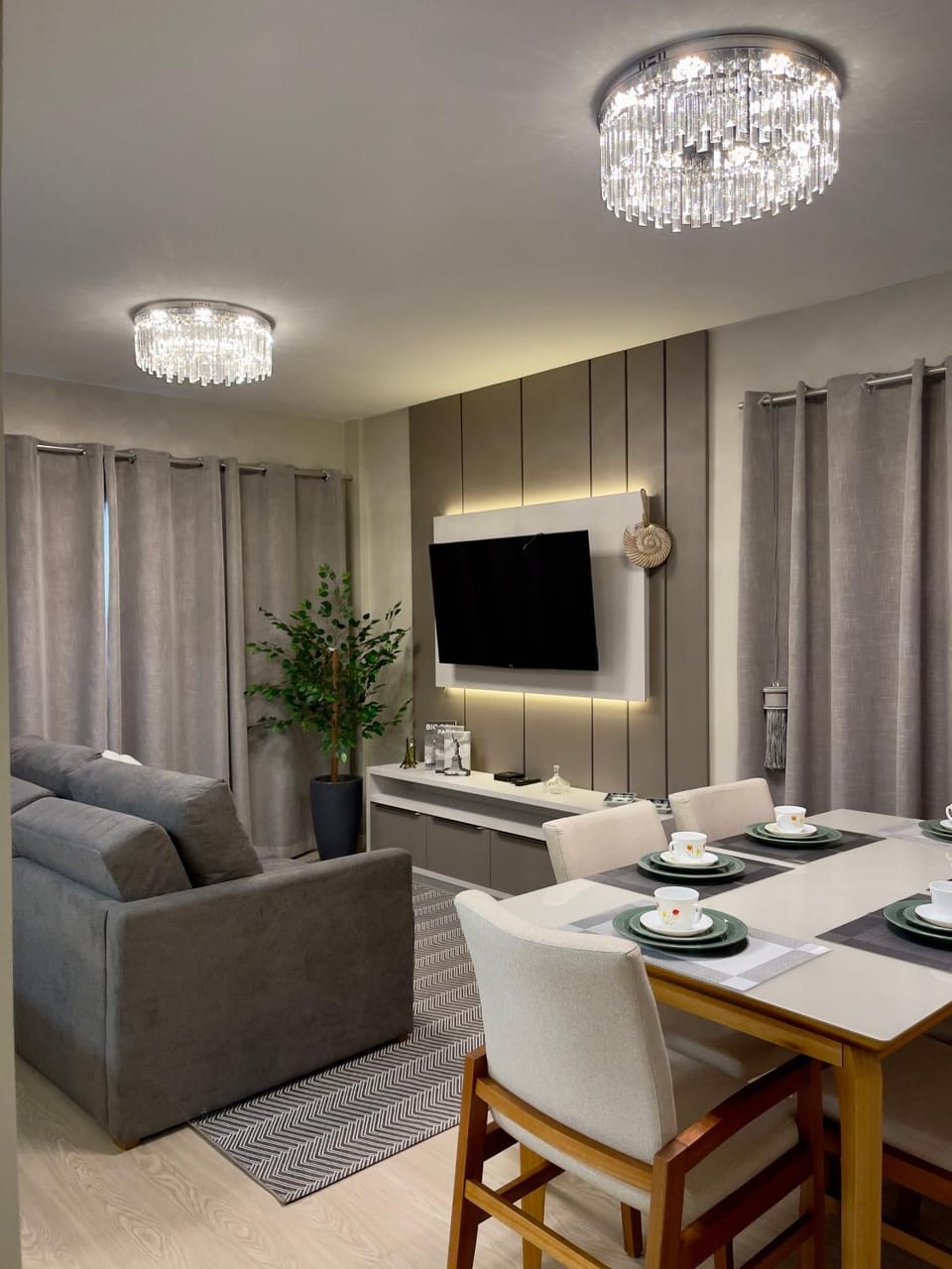 TV and multimedia, Living room, Seating area, Dining area