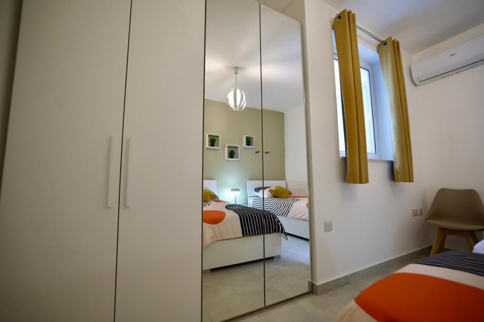 Bed, Photo of the whole room, wardrobe