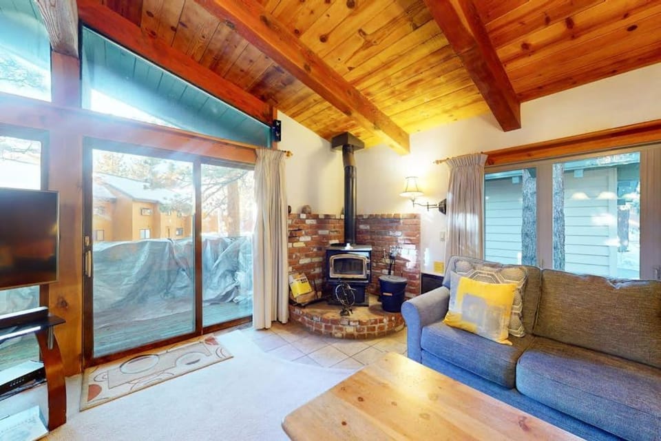 Chateau Sans Nom 12 Apartment in Mammoth Lakes