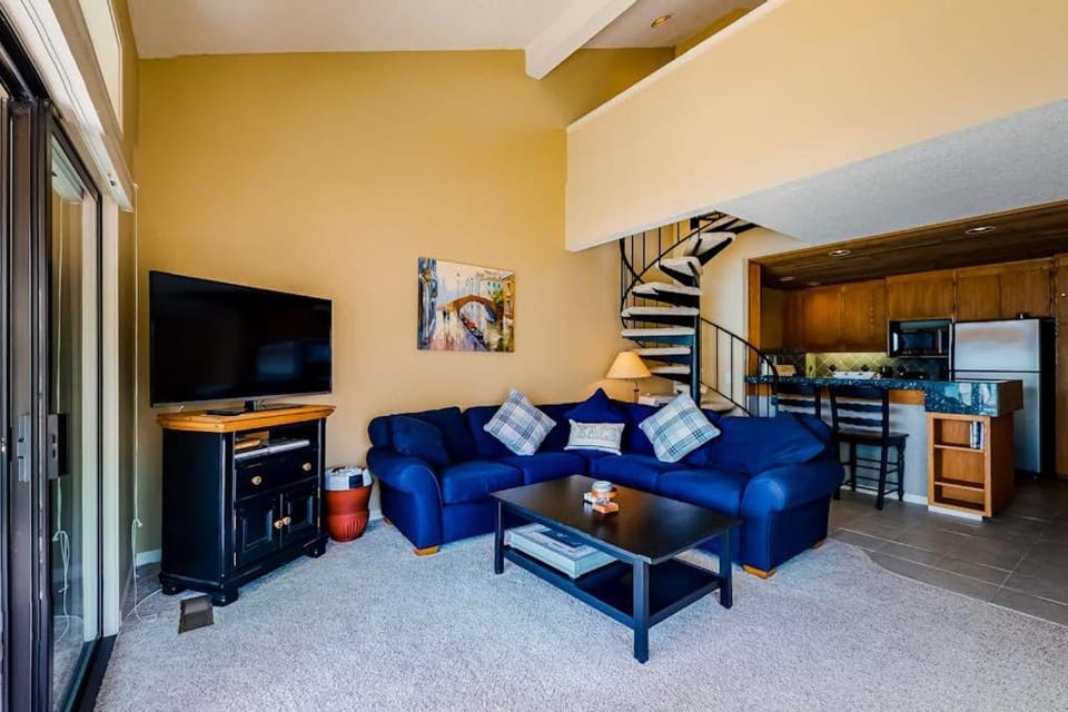 Lake Chelan Shores - Beachfront Paradise #12-4 Apartment in Chelan (In Town)