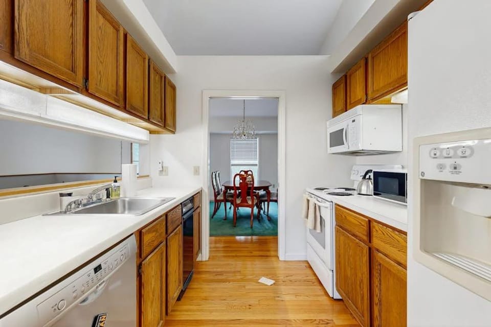 Kitchen or kitchenette, Dining area, oven, stove, kitchen