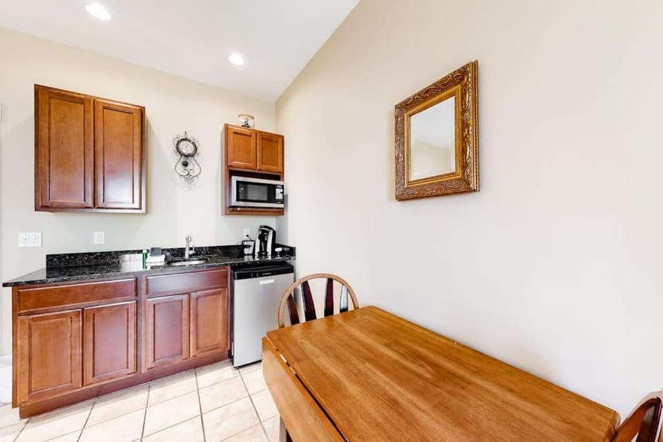 Kitchen or kitchenette, kitchen