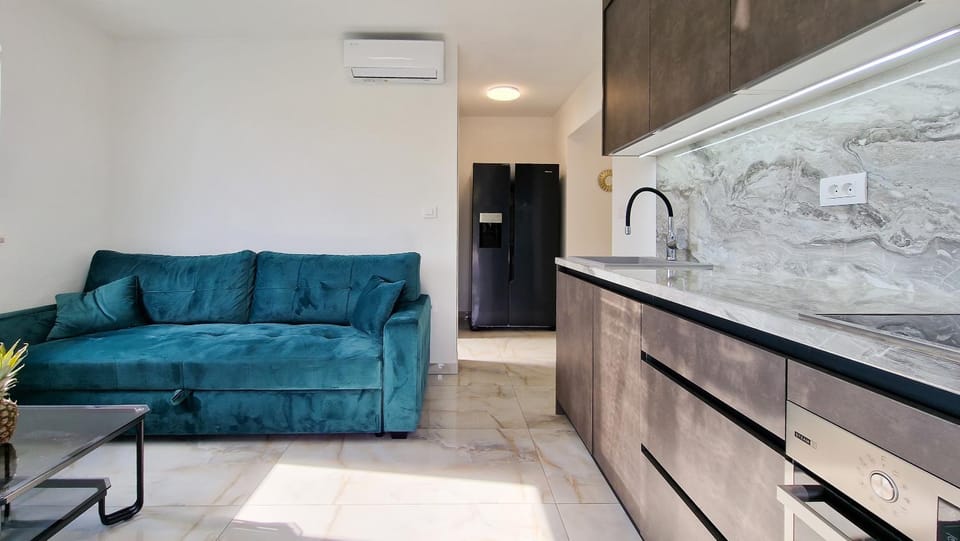 Kitchen or kitchenette, Living room