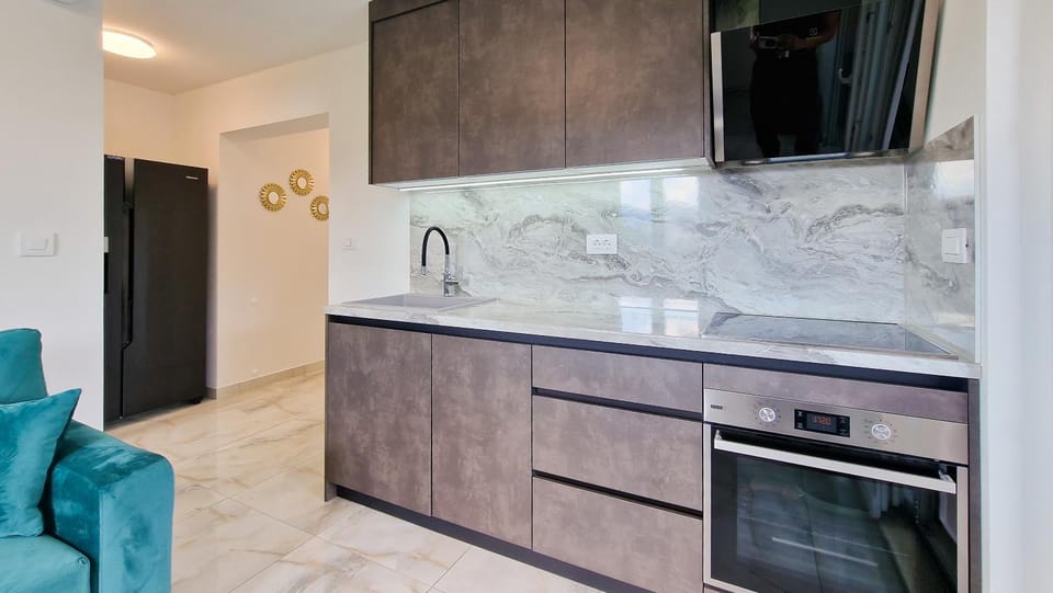 Kitchen or kitchenette, pet friendly, stove