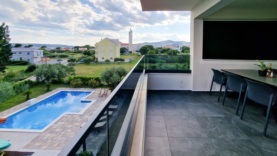Pool view, Swimming pool