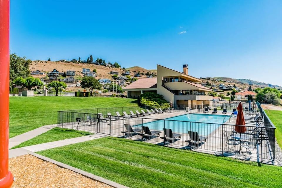 Lake Chelan Shores - Waterfront Dream 11-4 Apartment in Chelan (In Town)