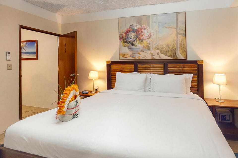 Sunrise King Suite at Hummingbird Home Suites Gold Standard Certified Apartment in San Pedro