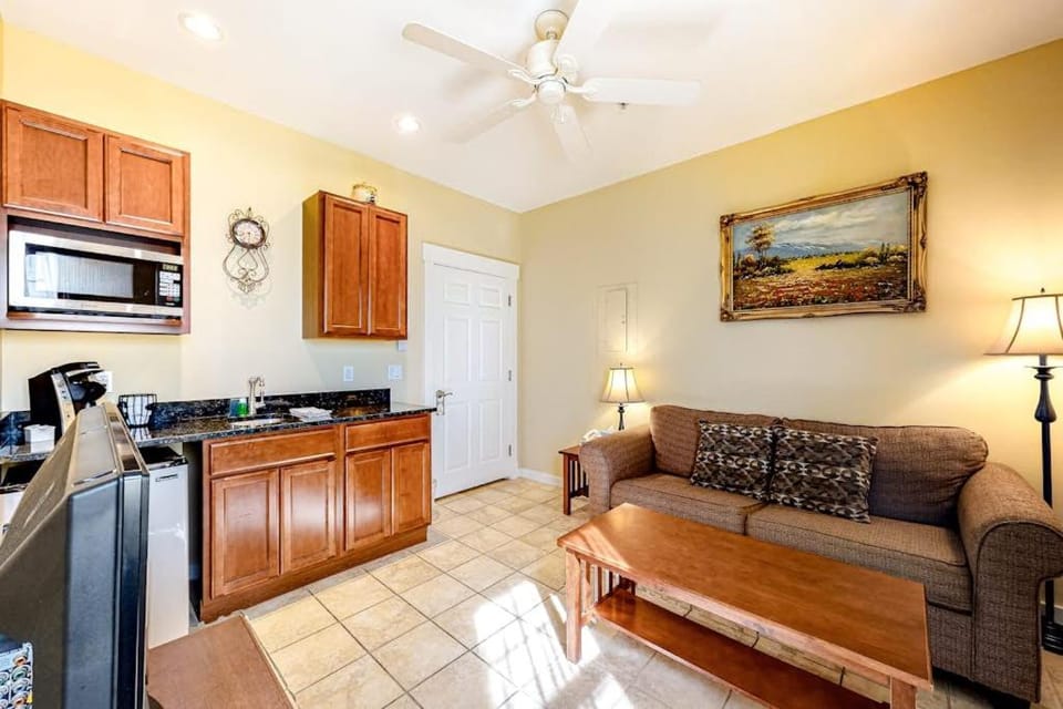 Kitchen or kitchenette, Seating area, oven, stove, kitchen