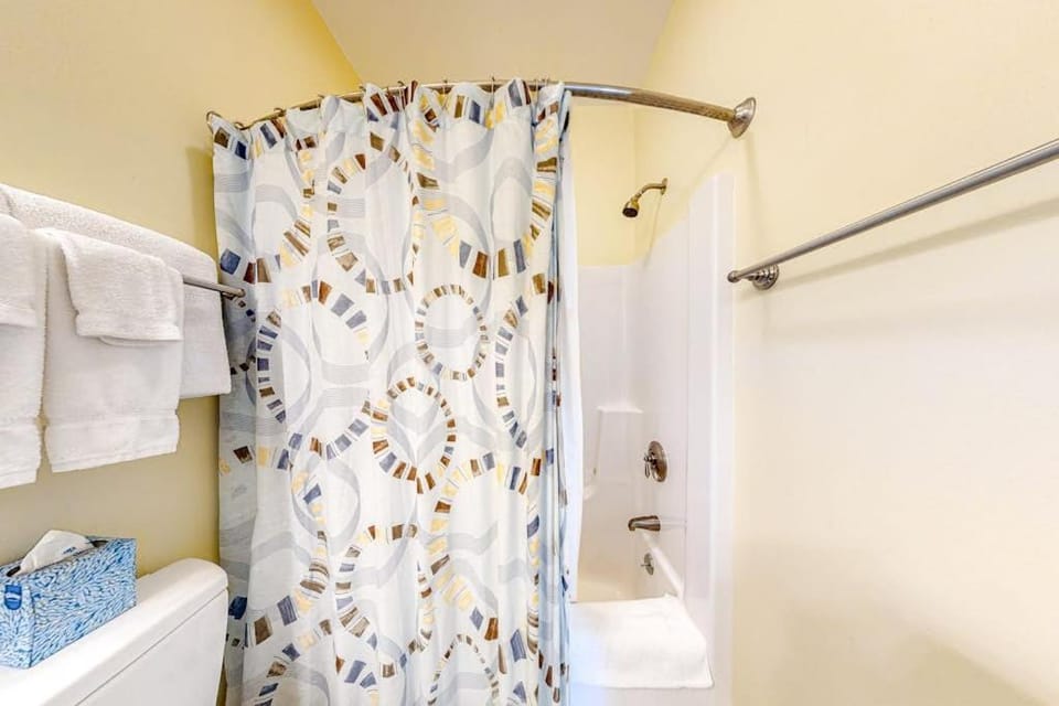 Shower, Bathroom, Bath, towels